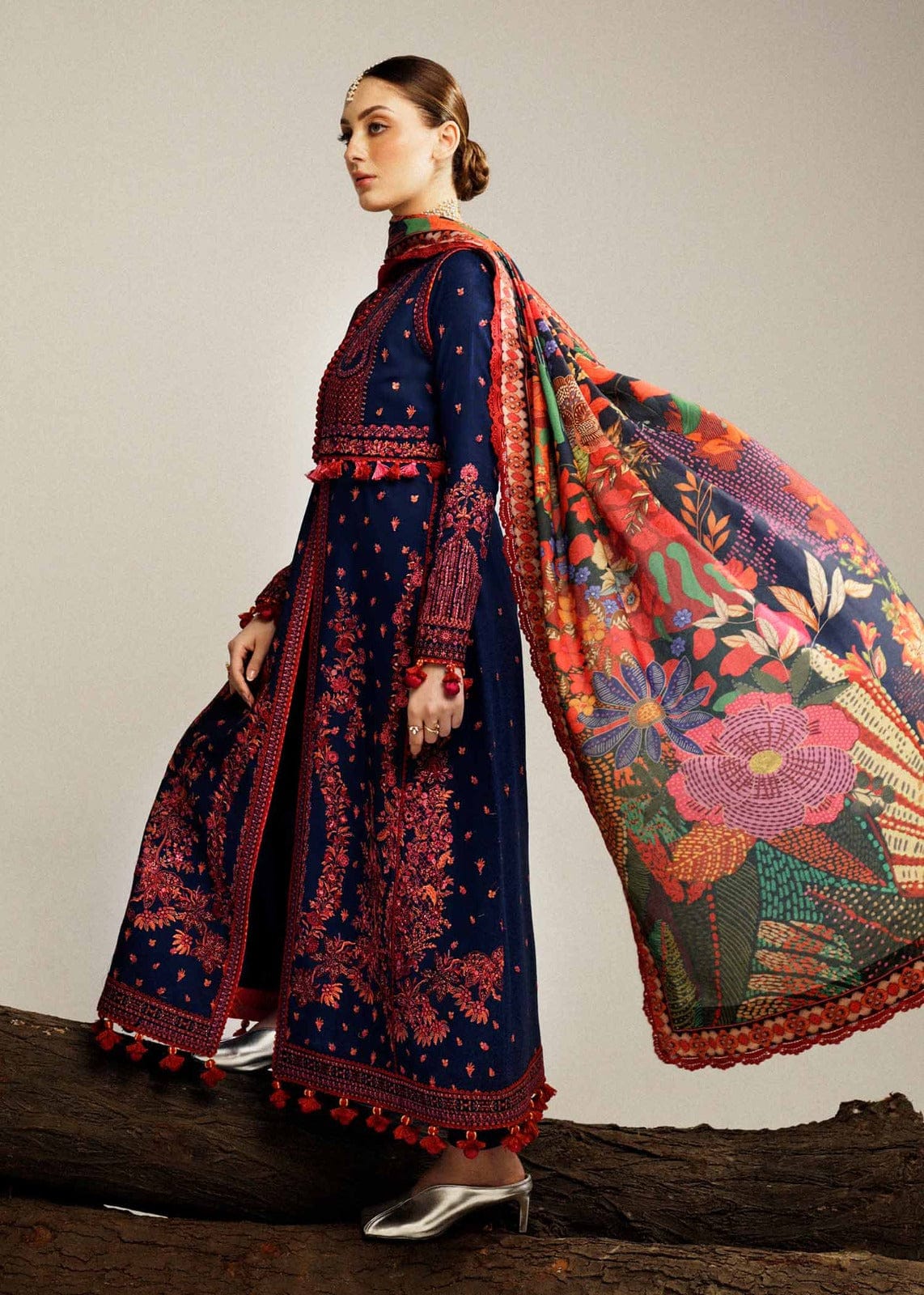 HR-570 Dhanak Embroidered Suit With Digital Printed Woolen Shawl