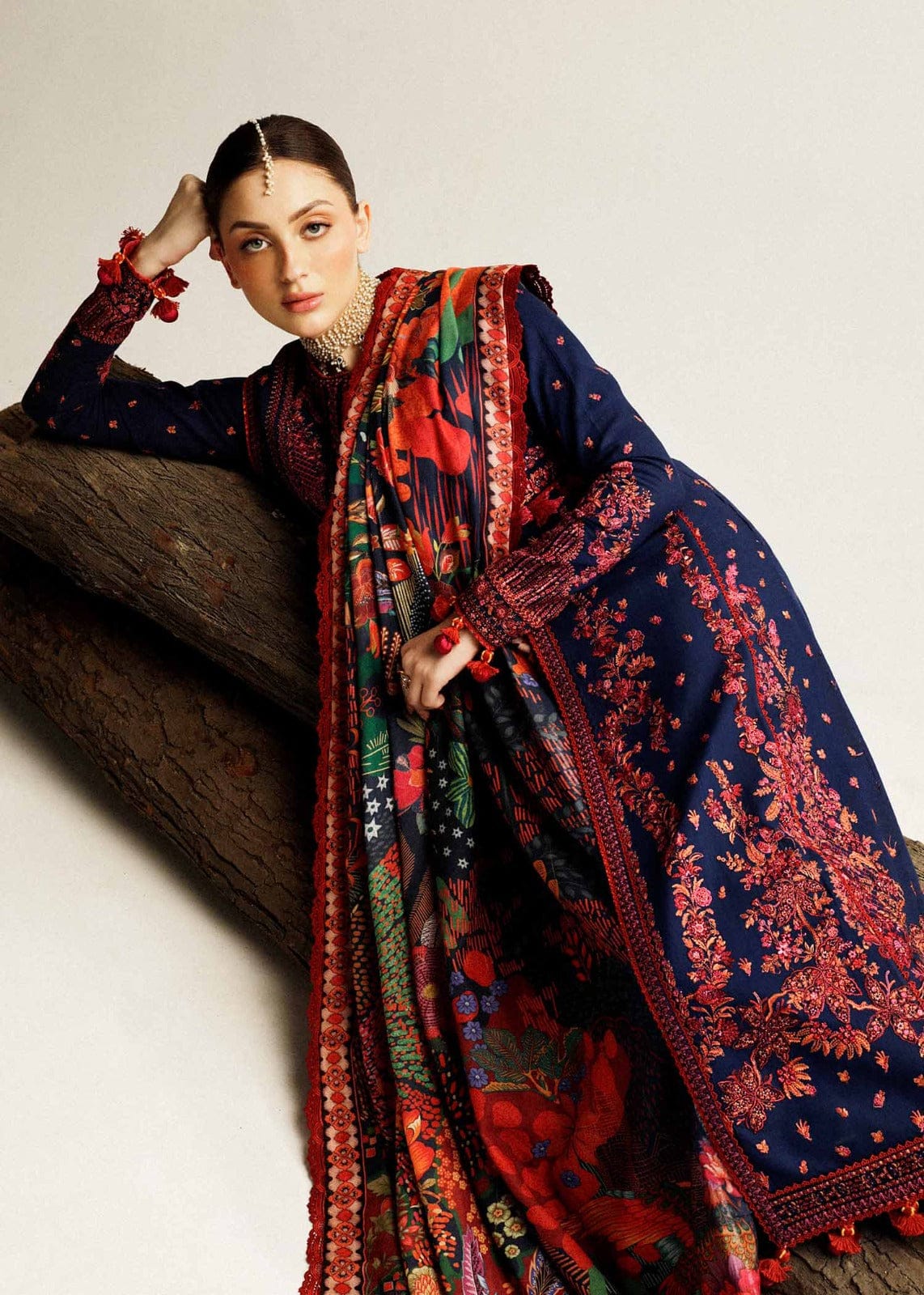 HR-570 Dhanak Embroidered Suit With Digital Printed Woolen Shawl