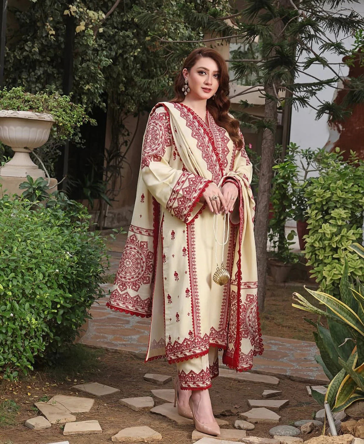 D#5 Unstitched Embroidered Lawn Suit With Chiffon Printed Dupatta