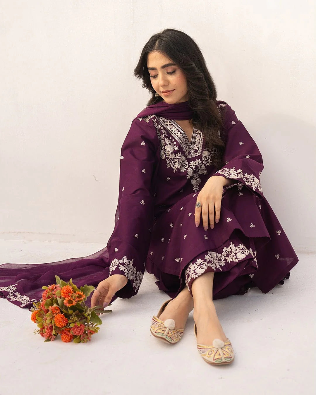 D-8 Unstitched Embroidered Lawn Suit 3pc With Bamber Chiffon Embroidered Dupatta