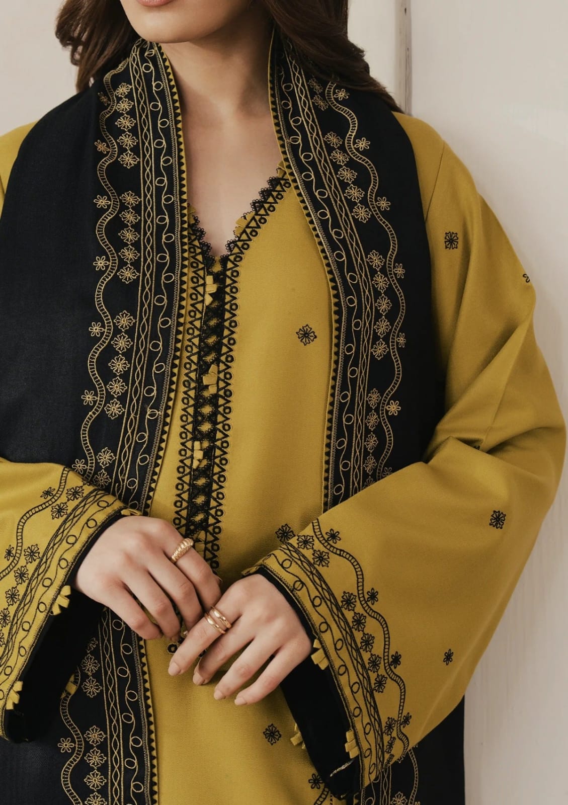 BT-2533 Unstitched Embroided Dhanak Suit With Embroidered Dhanak Shawl