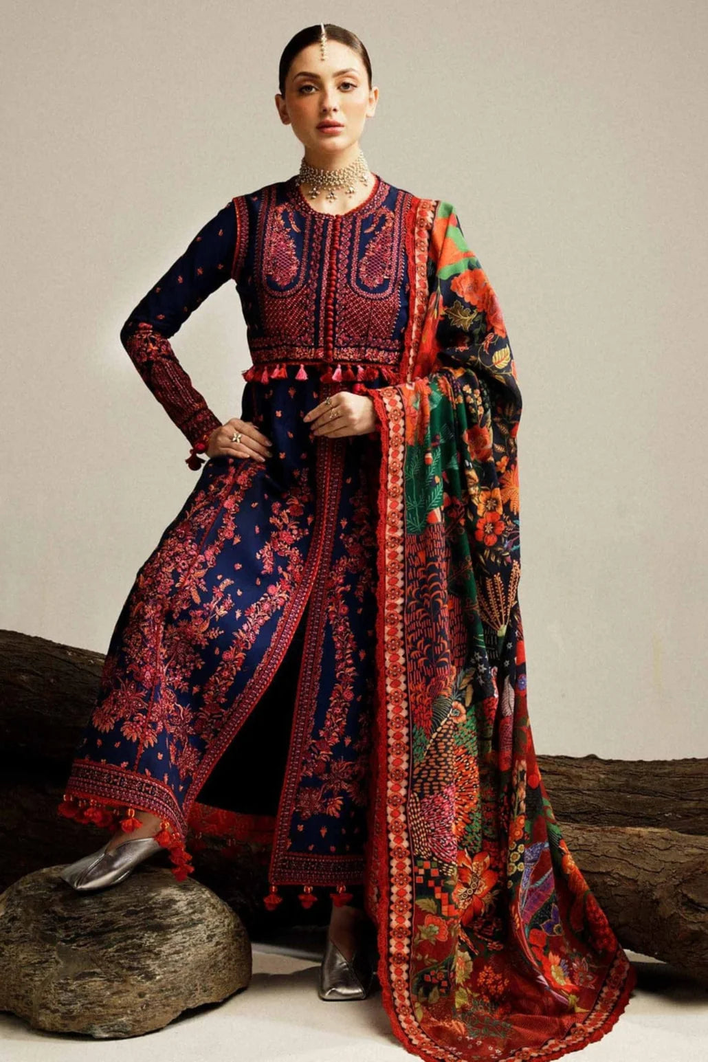 HR-570 Dhanak Embroidered Suit With Digital Printed Woolen Shawl