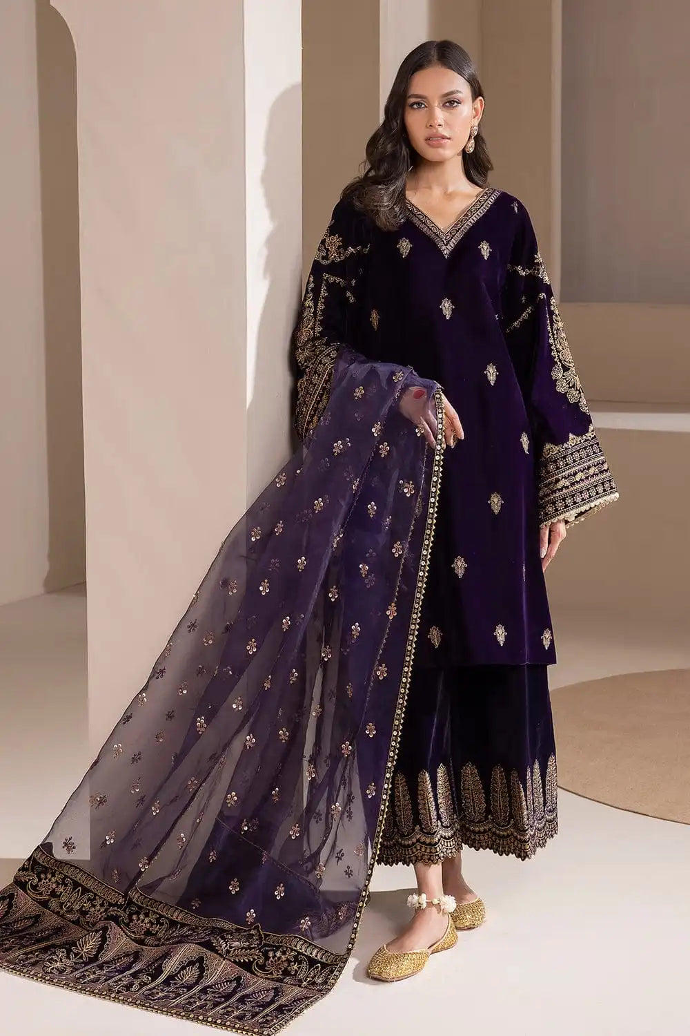 MB-1079 Embroidered 9000 Micro Velvet 3Pc With Organza Embroidered Dupatta