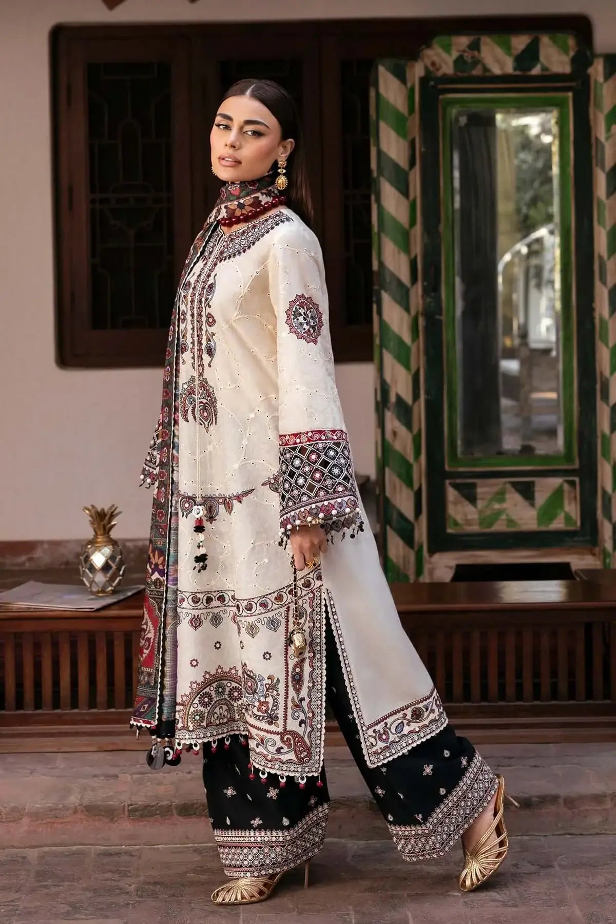 JZ-2800 Unstitched Heavy Embroidered Lawn Suit ( Fine Printed Poly Lawn Dupatta )