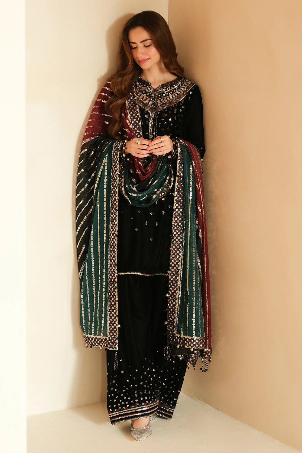 JZ-995 Sequence Embroidered Micro 9000 Gram Velvet 3Pc With Embroidered Chiffon Dupatta