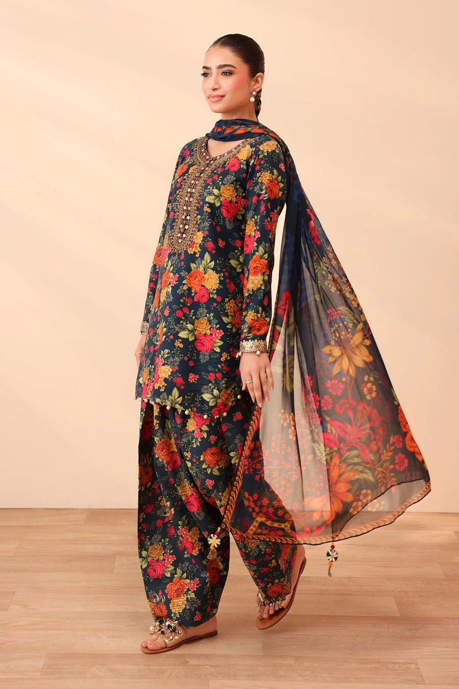 BQ-40 Digital Printed Khaddar Suit 3pc with Khaddar Digital Printed Dupatta & Embroidered Patches