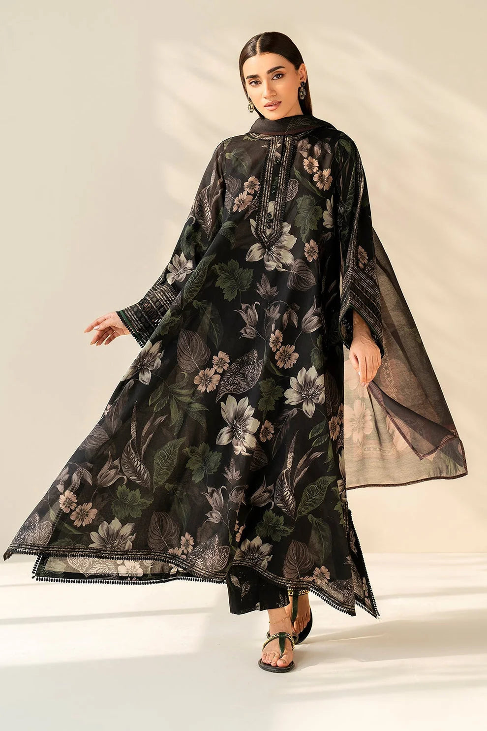 BQ-33 Digital Printed Khaddar Suit 3pc with Khaddar Digital Printed Dupatta & Embroidered Patches