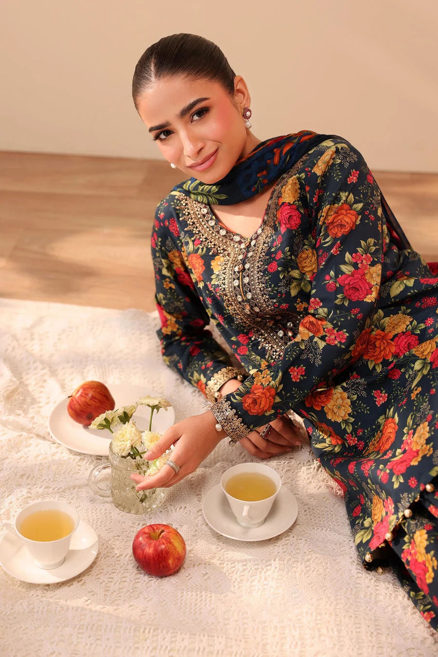 BQ-40 Digital Printed Khaddar Suit 3pc with Khaddar Digital Printed Dupatta & Embroidered Patches
