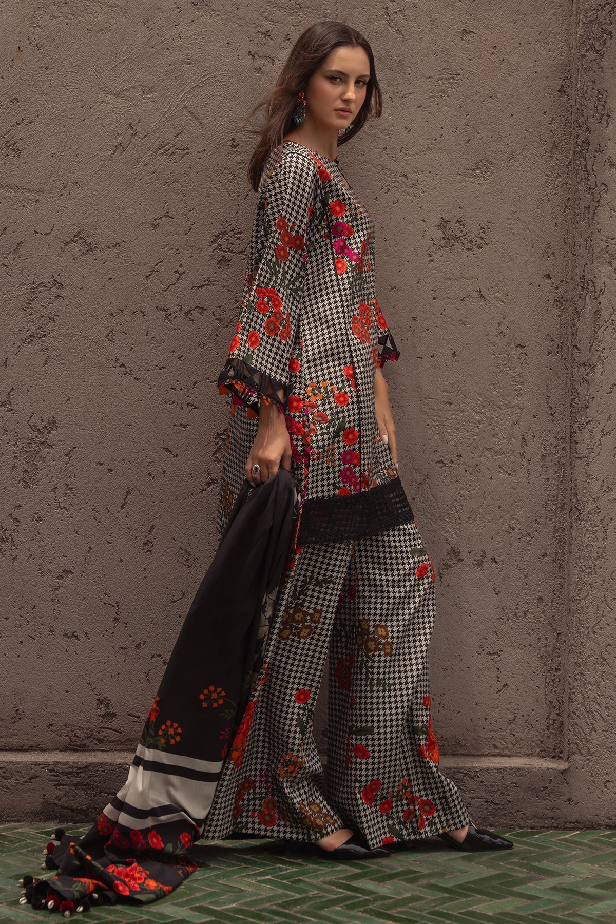 Khaddar 3pc Digital Printed Suit With Digital Printed Khaddar Dupatta