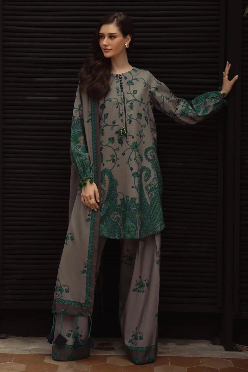 Khaddar 3pc Digital Printed Suit With Digital Printed Khaddar Dupatta
