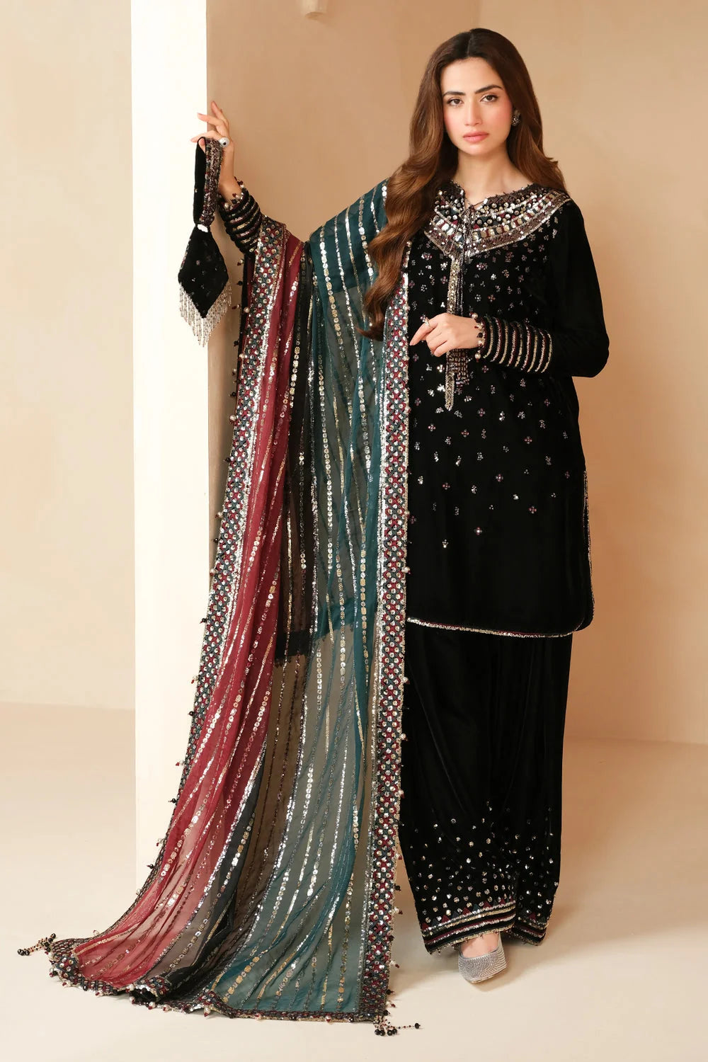 JZ-995 Sequence Embroidered Micro 9000 Gram Velvet 3Pc With Embroidered Chiffon Dupatta