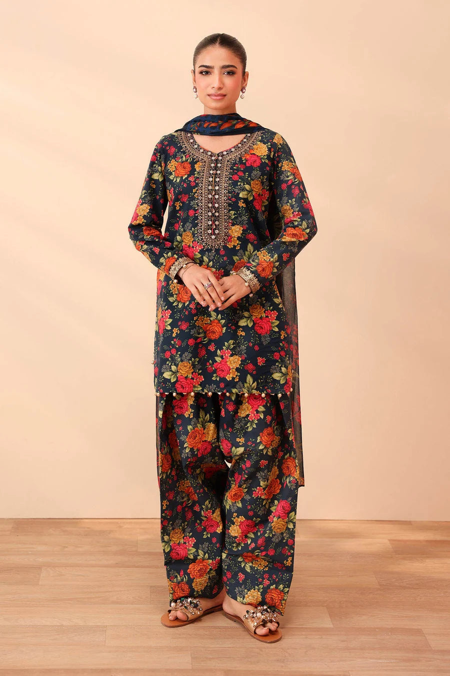BQ-40 Digital Printed Khaddar Suit 3pc with Khaddar Digital Printed Dupatta & Embroidered Patches