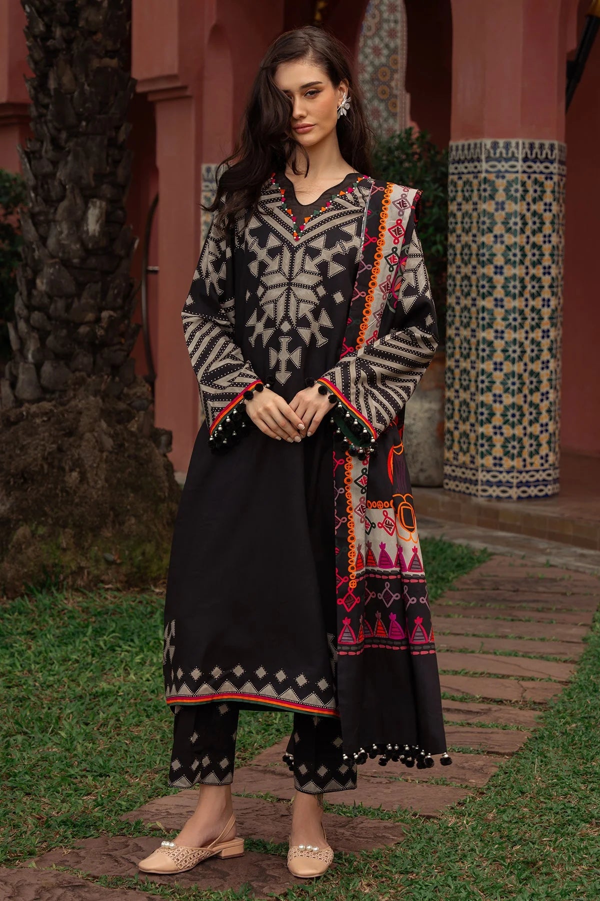 Khaddar 3pc Digital Printed Suit With Digital Printed Khaddar Dupatta