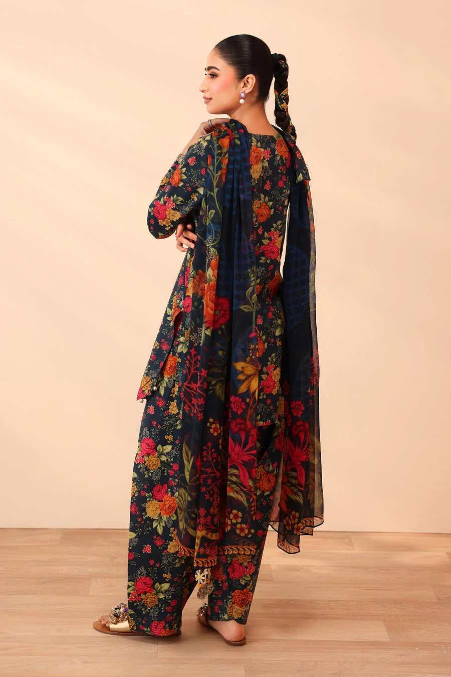 BQ-40 Digital Printed Khaddar Suit 3pc with Khaddar Digital Printed Dupatta & Embroidered Patches