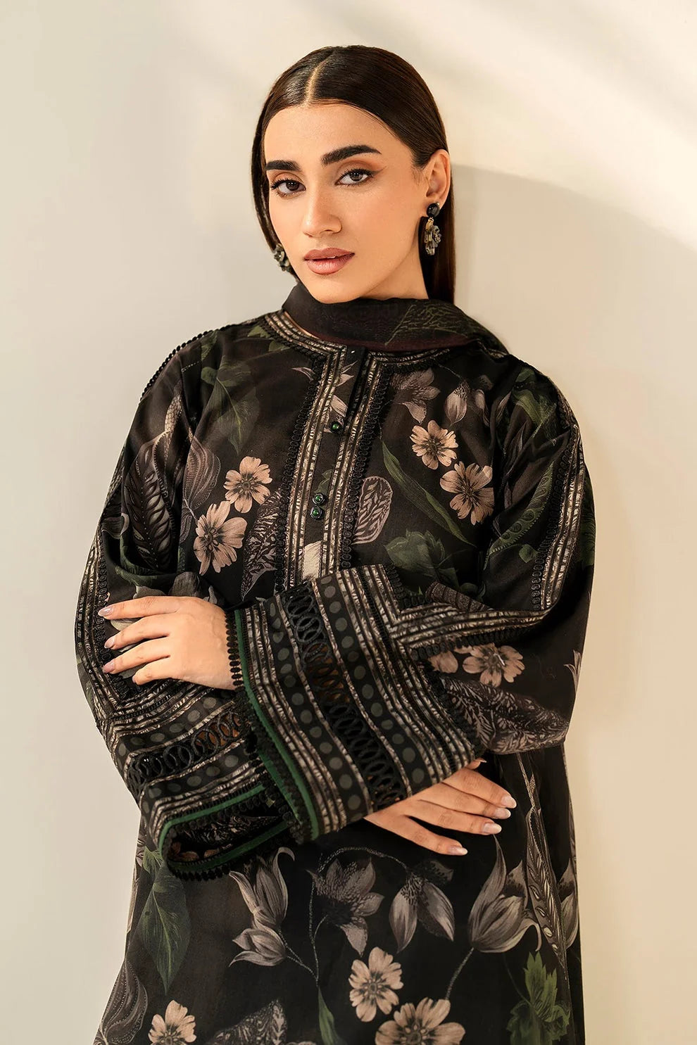 BQ-33 Digital Printed Khaddar Suit 3pc with Khaddar Digital Printed Dupatta & Embroidered Patches