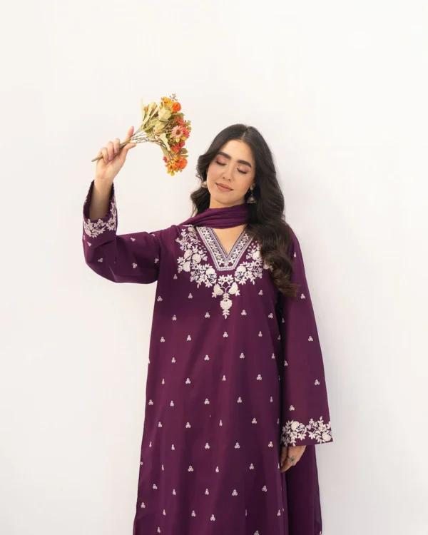 D-8 Unstitched Embroidered Lawn Suit 3pc With Bamber Chiffon Embroidered Dupatta