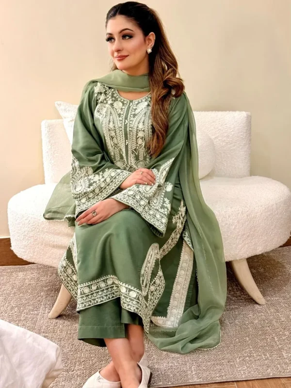 BT-2750 Lawn Embroidered 3pc Suit With Chiffon Embroidered Dupatta