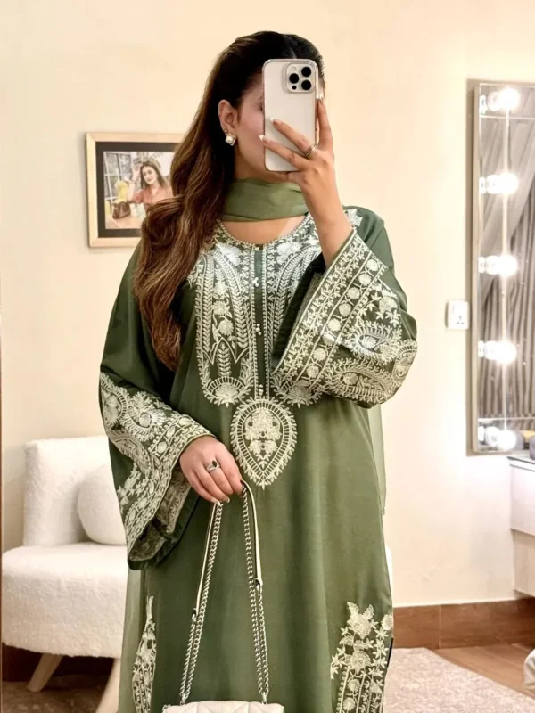 BT-2750 Lawn Embroidered 3pc Suit With Chiffon Embroidered Dupatta