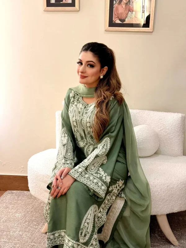 BT-2750 Lawn Embroidered 3pc Suit With Chiffon Embroidered Dupatta