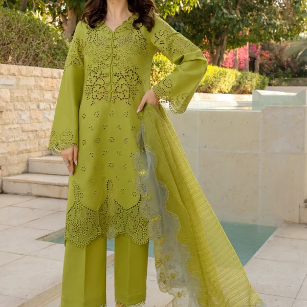 Luxury Lawn Stuff 3 Piece Full Chicken Kari Embroidered Suit With Cotton Net Embroidered Dupatta.